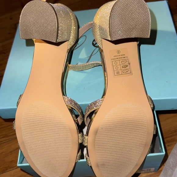 Lorraine Meme Gold heels - Picture 4 of 5